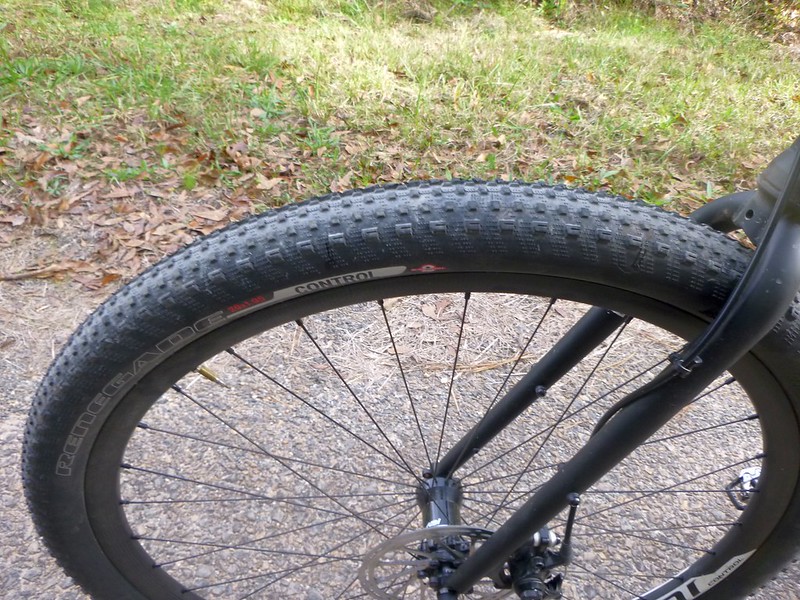 gravel bike vs hybrid tires
