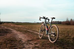 gravel bike vs hybrid