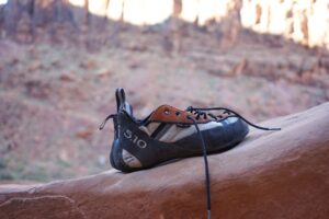 how to break in climbing shoes